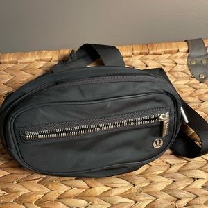Lululemon fanny pack